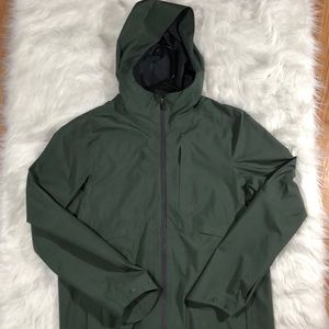 Lululemon outpour shell Green excellent cond S